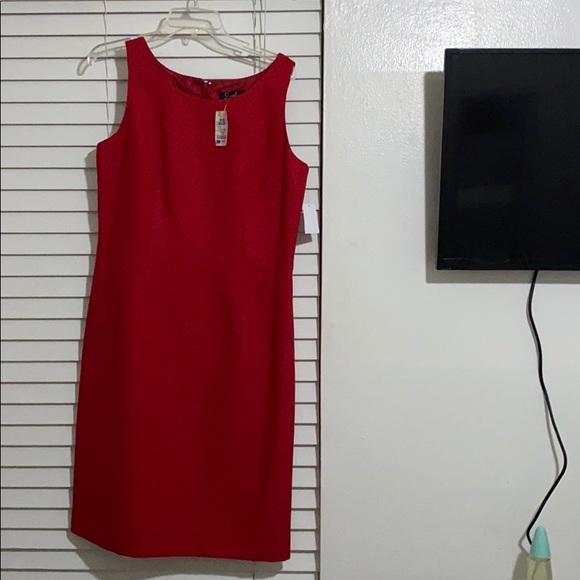 Red dress: Emily - Picture 2 of 4